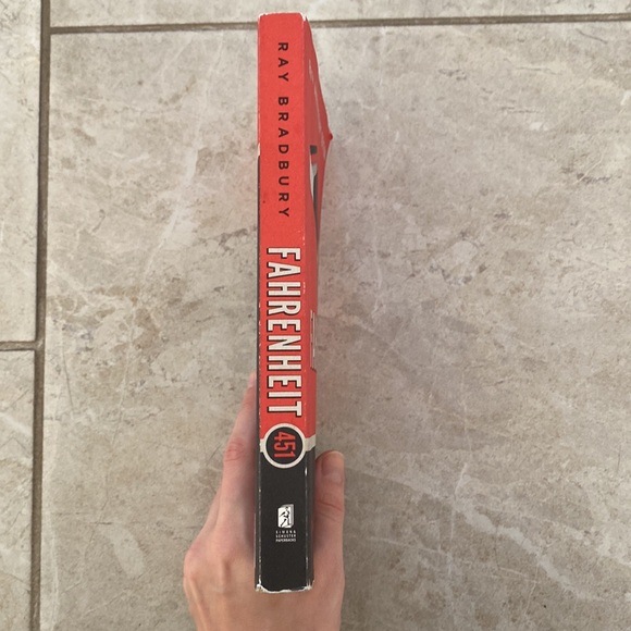 Fahrenheit 451 Paperback Edition Ray Bradbury - Picture 3 of 5